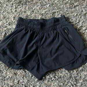 Lululemon ‘Tracker’ short 4”
